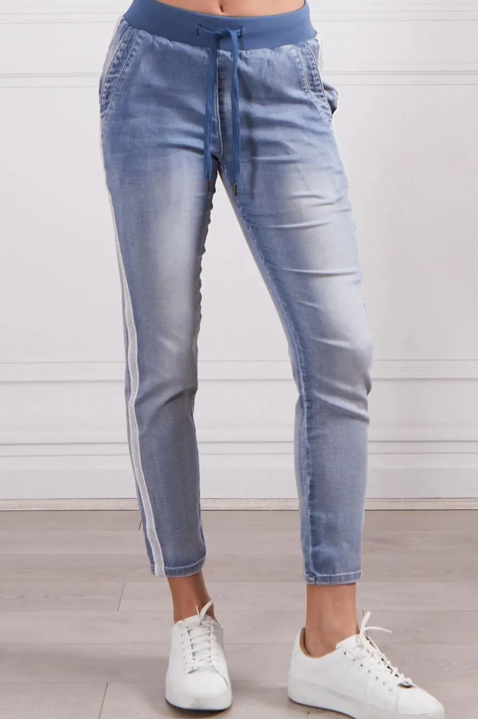 Boston Denim Jogger | Light Blue Wash