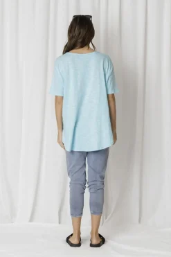 Fashion Express Avalon Steer V-Neck Tee | Arctic
