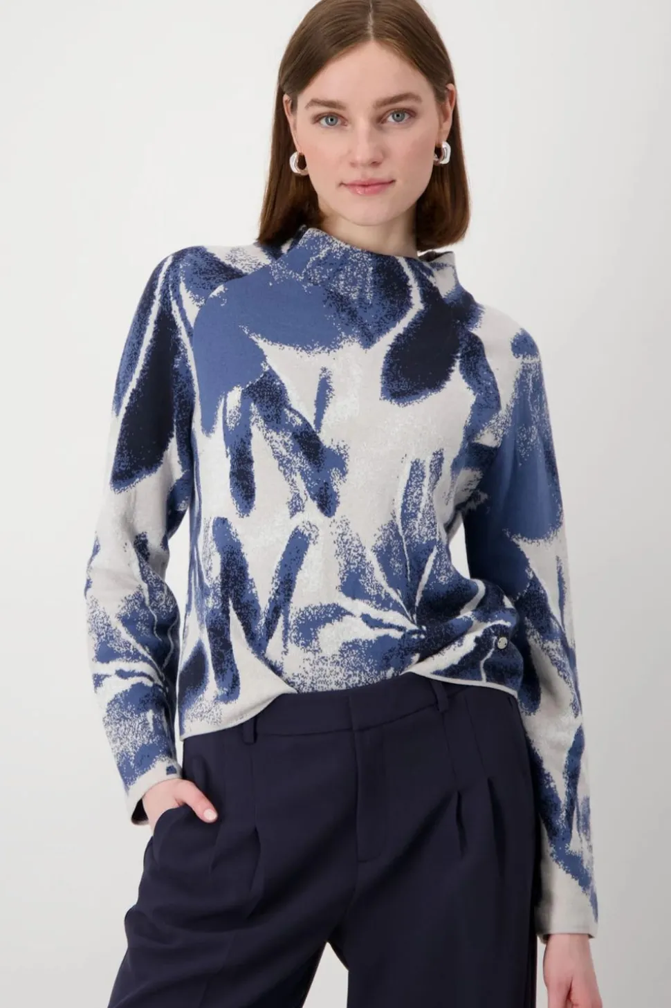 Monari Stand-Up Collar Pullover | Moon Patterned