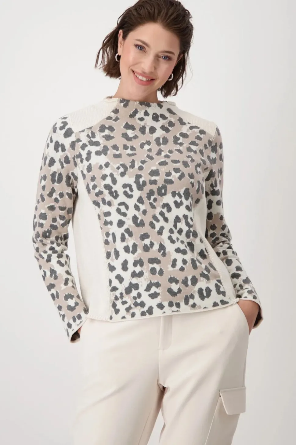 Monari Stand-Up Collar Pullover | Sandshell Leopard Pattern