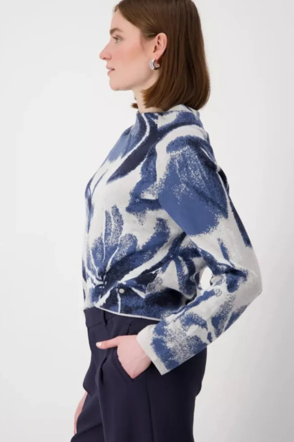 Monari Stand-Up Collar Pullover | Moon Patterned
