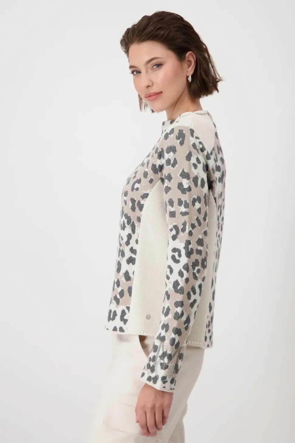 Monari Stand-Up Collar Pullover | Sandshell Leopard Pattern