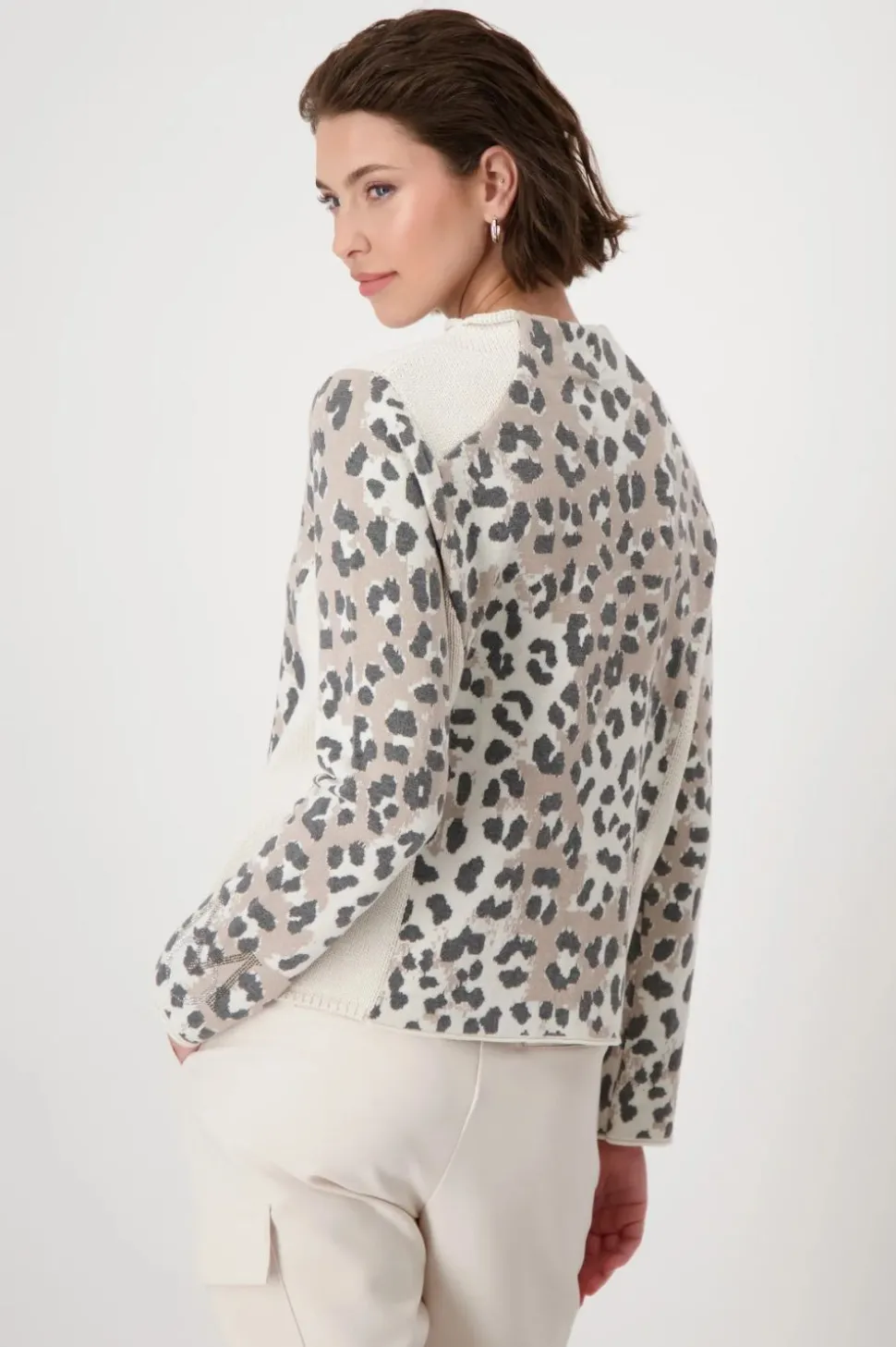 Monari Stand-Up Collar Pullover | Sandshell Leopard Pattern